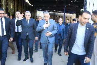 محافظ سوهاج يؤدي واجب العزاء...
