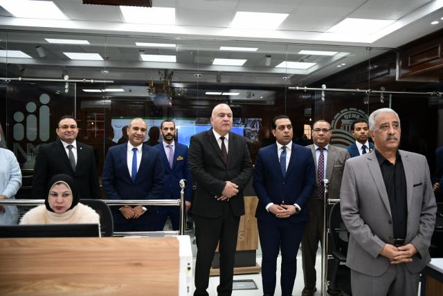 محافظ قنا يتابع سير الانتخابات