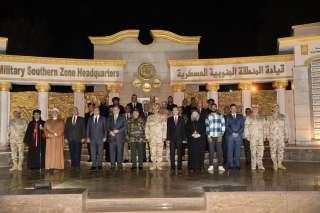 محافظ أسيوط يقدم التهنئة للواء...