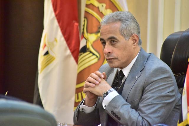 حسن شحاتة، وزير العمل