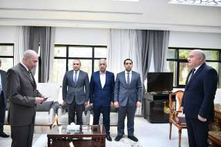 محافظ قنا يشهد أداء حلف...