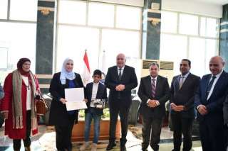 وزيرة التضامن و محافظ قنا، يكرمان...