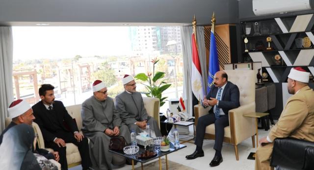 حافظ أسوان ووفد المنظمة العالمية لخريجى الأزهر