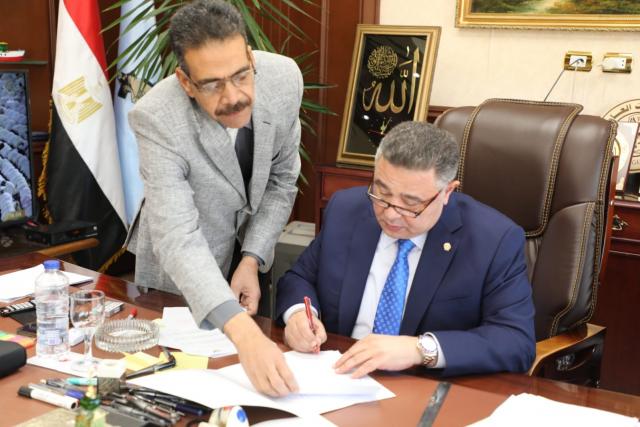 محافظ البحر الاحمر يعتمد نتيجة الشهادة الإعدادية