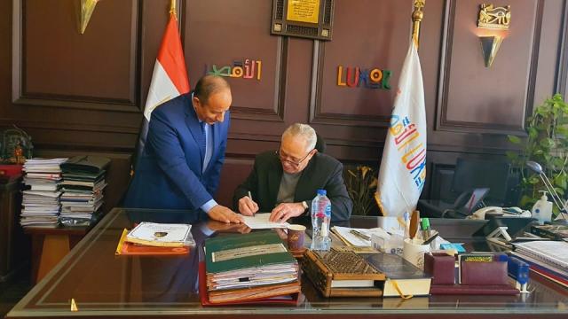 محافظ الأقصر يعنمد النتيجة