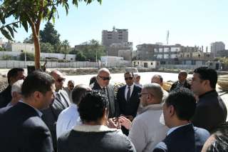 محافظ قنا ومساعد وزير الصحة...