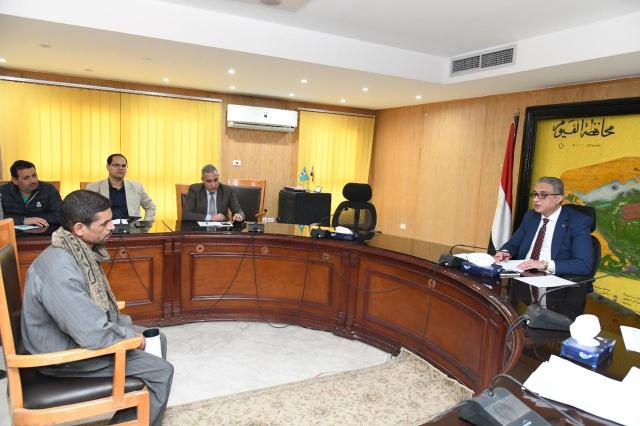 محافظ الفيوم يستمع لمشاكل المواطنين