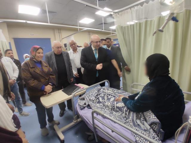 محافظ بني سويف يطمئن على الأشقاء الفلسطينيين