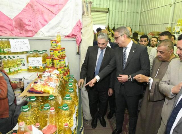 محافظ الفيوم يفتتح معرض أهلا رمضان