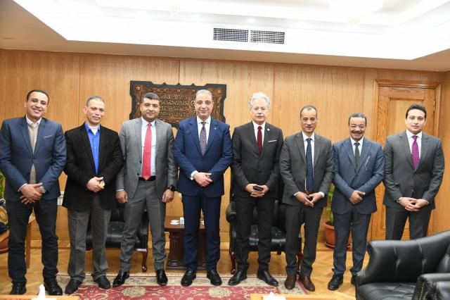 الأنصاري ستقبل وفد المجلس القومي لحقوق الانسان