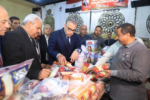 محافظ سوهاج يفتتح معرض " أهلا رمضان "