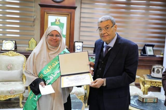 محافظ المنيا يكرم الأم المثالية على مستوى المحافظة