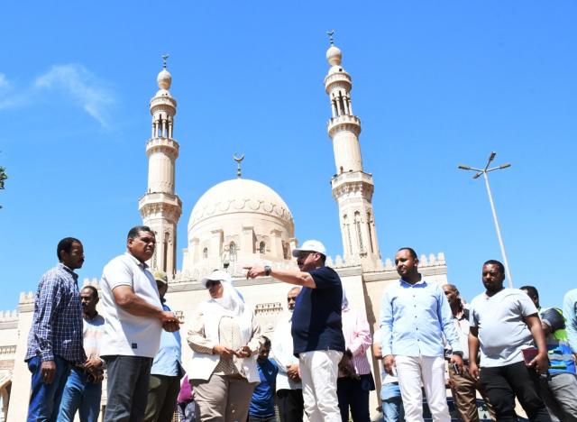 جولة محافظ أسوان