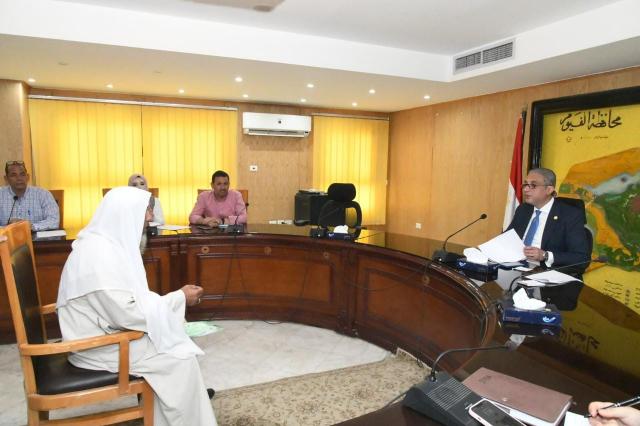 محافظ الفيوم يلتقي المواطنين