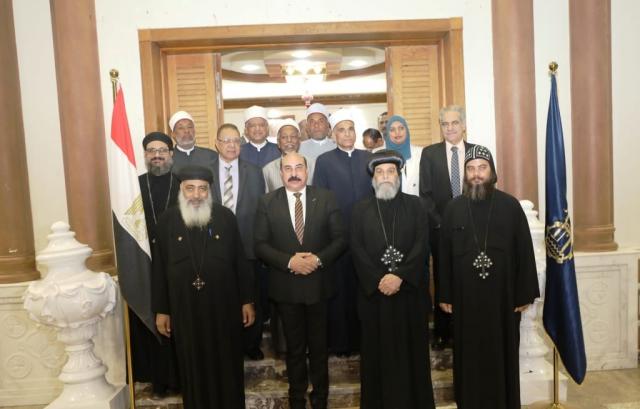 محافظ أسوان يهنئ الأخوة الأقباط بعيد القيامة