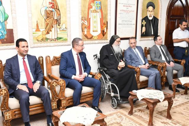 محافظ الفيوم يزور دير الأنبا إبرام