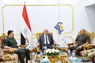 محافظ قنا يستقبل وفد الهيئة...