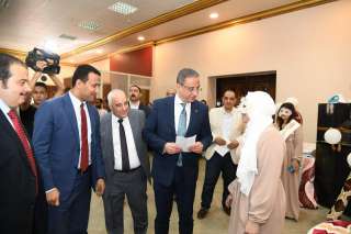 محافظ الفيوم يسلم 150 جهاز...