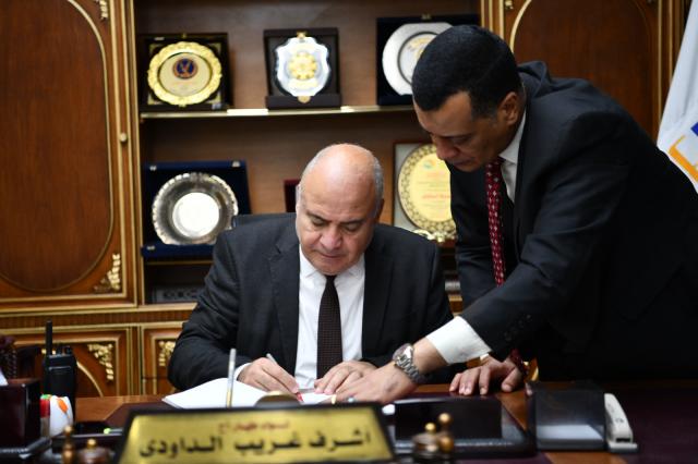 محافظ قنا يعتمد نتيجة الشهادة الإعدادية