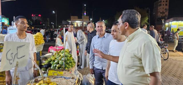 جولة محافظ قنا