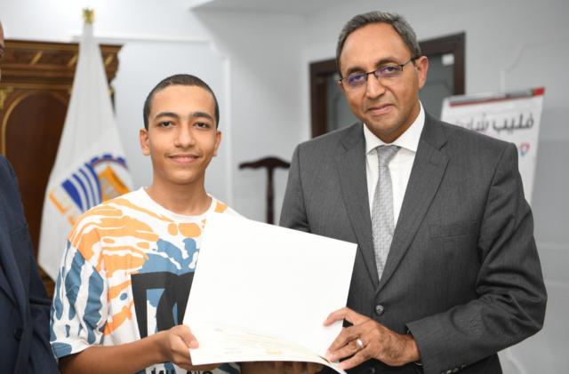 محافظ قنا يكرم أوائل الثانوية العامة