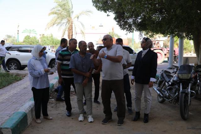 جولة محافظ الوادي الجديد