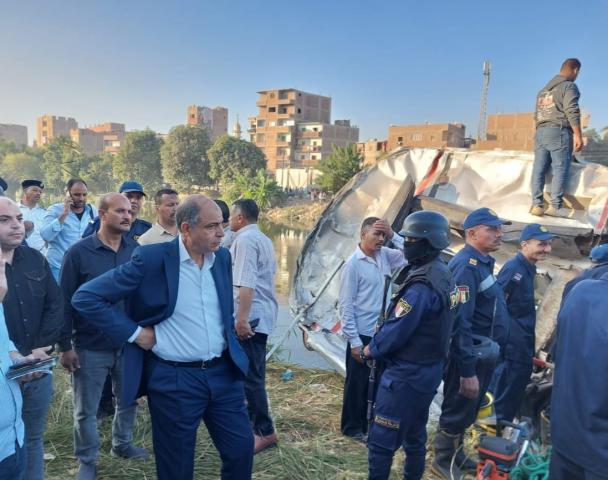 محافظ المنيا في موقع الحادث