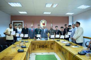 النعماني يكرم أبطال جامعة سوهاج...