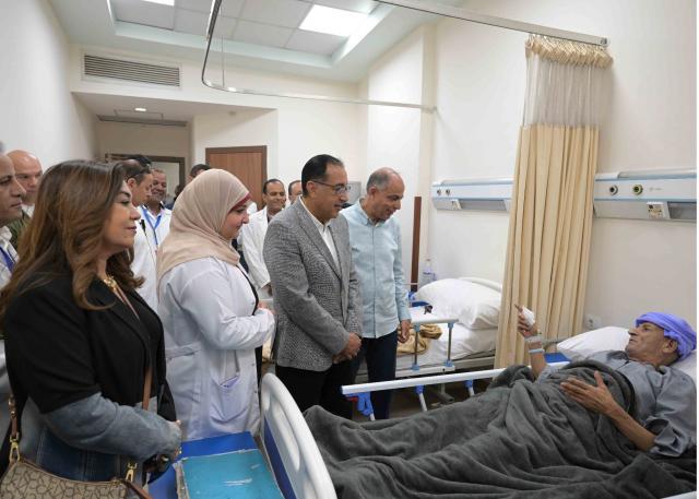 جولة رئيس الوزراء في مستشفى سمالوط المركزي