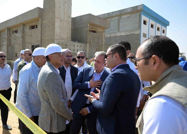 رئيس الوزراء يتفقد محطة مياه "العدوة"