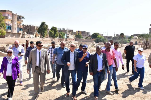 محافظ الأقصر يتفقد معبد أرمنت الحيط.