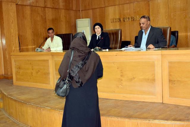 السكرتير العام المساعد تستمع لشكاوي المواطنين