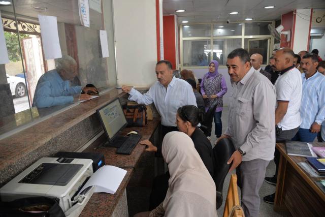 محافظ أسيوط يتفقد سير العمل بالمركز التكنولوجي