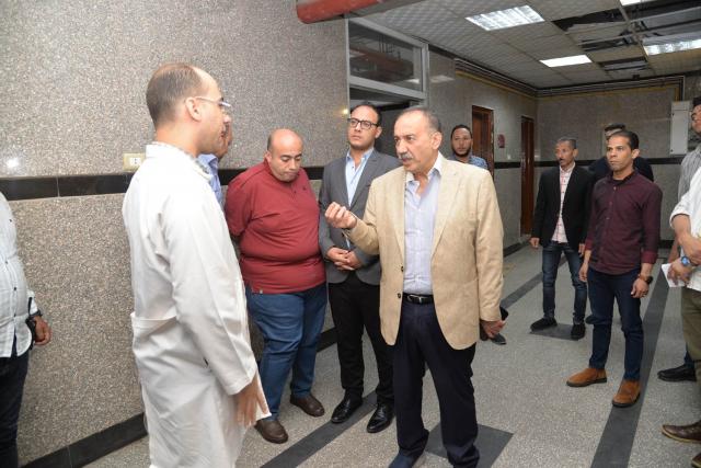 محافظ أسيوط يتفقد مستشفى الإيمان العام