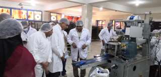 ينتج 200 ألف وجبة يوميا..محافظ...