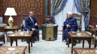 شيخ الأزهر يستقبل محافظ أسيوط...