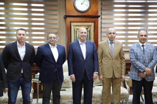 محافظ المنيا يستقبل رئيس مجموعة القلعة