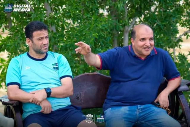 وليد هويدي يتابع تدريبات الفريق