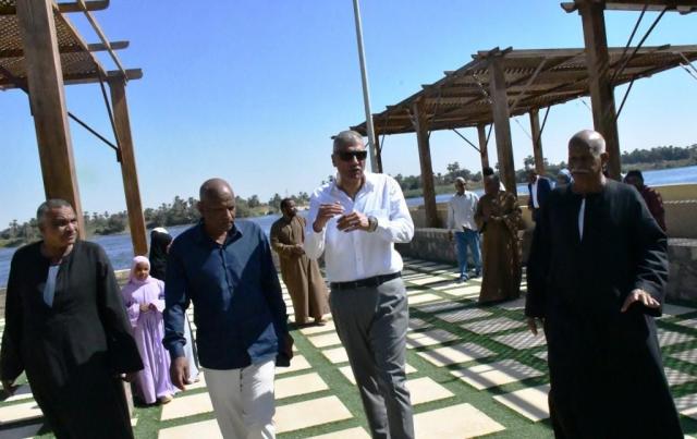 محافظ أسوان يتفقد المرسى والممشى السياحى الجديد