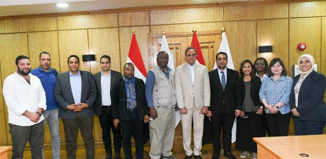محافظ قنا يستقبل وفد بعثة البنك الدولي