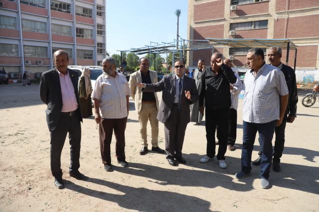 جولة رئيس جامعة جنوب الوادى