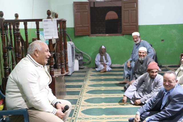 محافظ الوادي الجديد يبحث مشاكل المواطنين