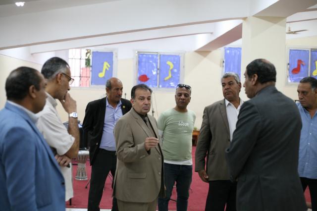 رئيس جامعة جنوب الوادي يتفقد مقر الشهر العقاري
