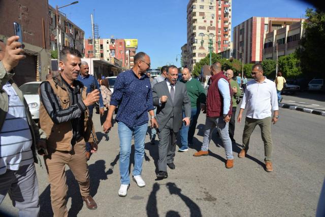 أبو النصر يتفقد حملة مكبرة لرفع إشغالات الباعة