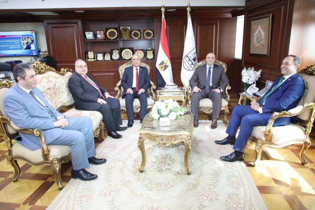 محافظ بني سويف يستقبل رئيس هيئة النيابة الإدارية