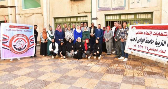 جولة رئيس جامعة الوادى الجديد