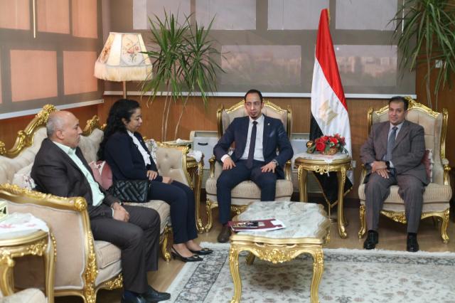 رئيس جامعة جنوب الوادى يلتقى بوفد البنك الاهلي