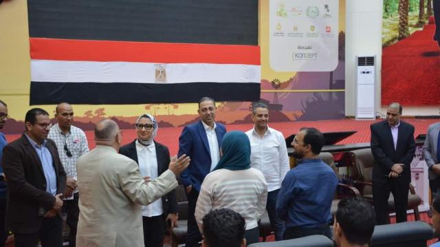 نائب محافظ الوادي الجديد تلتقي متدربي مركز إبداع