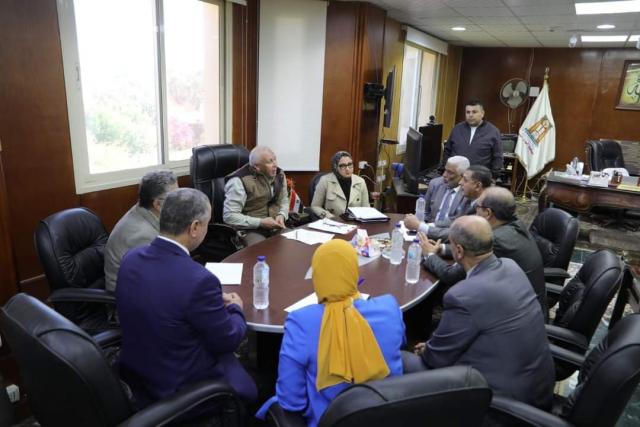 محافظ الوادي الجديد يلتقي وفد جامعة الأزهر