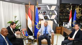 كمال يبحث مع مساعد وزير...